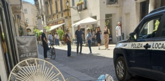 Sicurezza a più livelli: espulsione di migrante a Vicenza, allarme islamizzazione a Mestre, polemica a Thiene sulla microcriminalità Sicurezza minacciata, Commerciante Corso Fogazzaro aggredita, l'aggressore sfascia allestimento esterno (frame dal GdV)