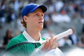 Sinner torna a Sesto Pusteria dopo il Roland Garros. Il sindaco: “La Panda, il gatto e…”