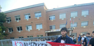 Rede degli Studenti Medi Vicenza contro l’Istituto Masotto: “Fondi contro la dispersione scolastica usati per un corso paramilitare” Striscione istituto Masotto, ‘No all’educazione marziale. Fuori i paramilitari dalla scuola’