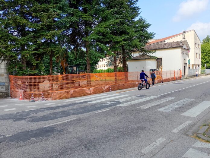 Tratto viale Trento interessato per allargamento pista e marciapiedi Tratto viale Trento interessato per allargamento pista e marciapiedi (nel luogo è morto un giovane)