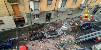Esplosione in un appartamento a Torino, 5 feriti