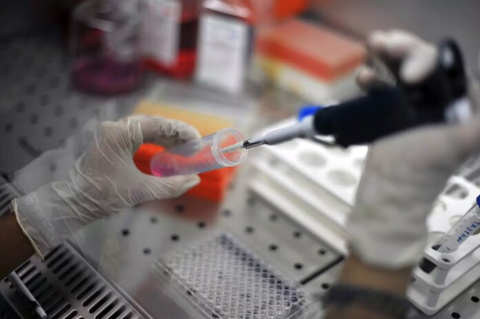 hiv-siringa-medicina-sanita-salute-vaccini