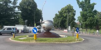 Vicenza, zampilla la fontana degli Alpini: miracolo idraulico o maquillage pre inaugurazione del bicipark in stazione? Saltata per la “solita” GPS Vicenza, zampilla la fontana degli Alpini