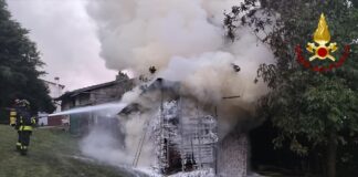 Colceresa, incendio di una legnaia spento dai vigili del fuoco molvena incendio colceresa