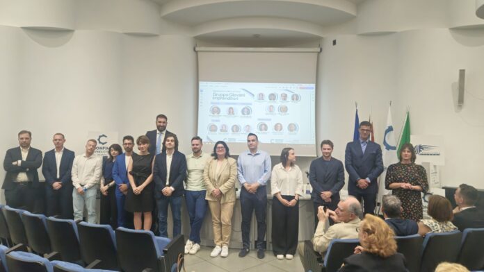 Tomasi nuovo presidente dei Giovani Imprenditori di Apindustria Confimi Vicenza Tomasi nuovo presidente dei Giovani Imprenditori di Apindustria Confimi Vicenza