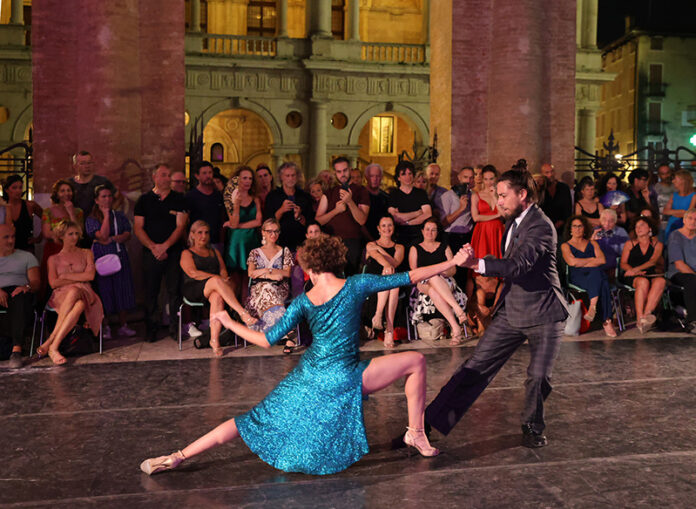 Tango al festival Visioni di Danza Tango in loggia al festival Visioni di Danza