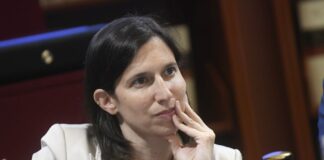 Dazi, Schlein “Strategia Meloni fallimentare, esca da modalità aereo e venga in Parlamento”