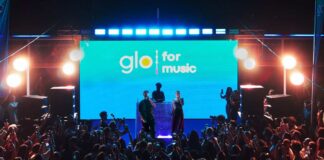 “glo for music”, a Napoli esibizione live a sorpresa dei Coma Cose
