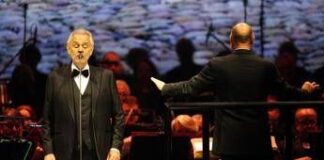 Andrea Bocelli accende il Teatro del Silenzio per i 20 anni della sua fondazione