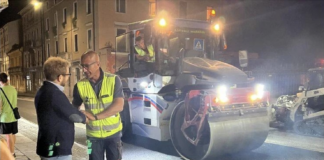 Vicenza, conclusa la prima tranche di asfaltature estive: 400 mila euro per dieci strade. In arrivo nuovi lavori per oltre 1,2 milioni Asfaltature estive a Vicenza, Giacomo Possamai in sopralluogo