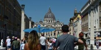 Caldo record non molla l’Italia, 18 città da bollino rosso oggi e domani