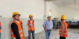 Centro civico Ferrovieri a Vicenza, si lavora sul tetto e sulle facciate. Il sindaco Possamai: “Entro l’anno lavori finiti” sopralluogo centro civico ferrovieri