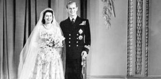 Compra all’asta una fetta della torta nuziale della regina Elisabetta: “La mangerò”