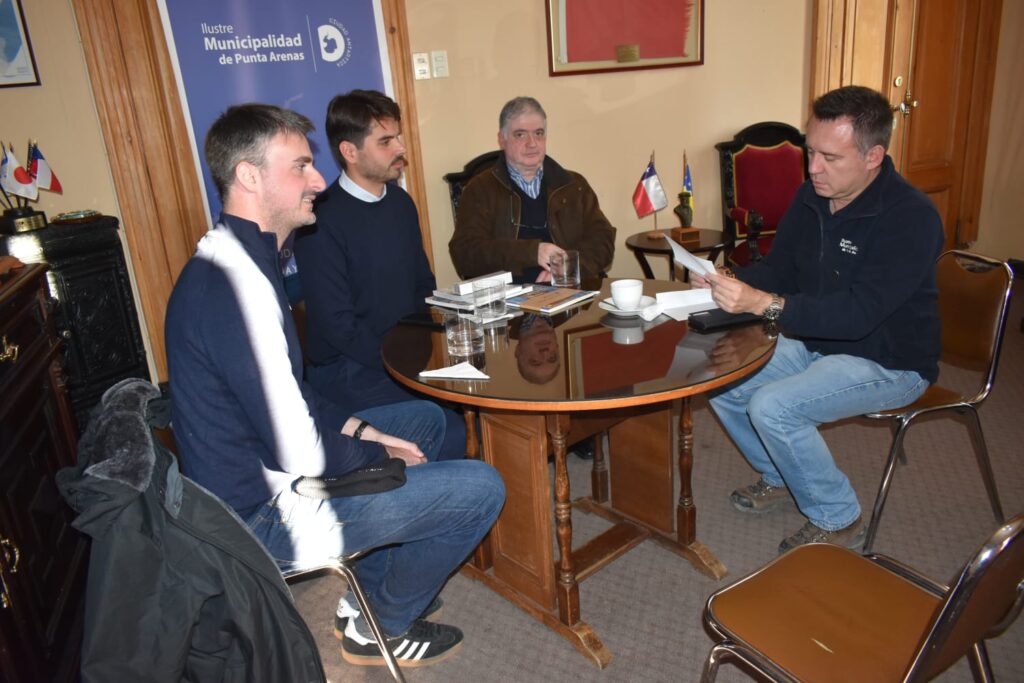 Elia Pizzolato alla Municipalità di Punta Arenas in missione tra i luoghi di Pigafetta