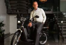 Il ricordo di Elio Marioni, il fondatore di Askoll che si paragonò a Jobs. Il successo passò anche da scelte dure, come a Castell’Alfero Elio Marioni, sulla due ruote elettrica di una delle aziende del gruppo Askoll: EVA