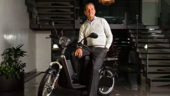 Elio Marioni, sulla due ruote elettrica di una delle aziende del gruppo Askoll: EVA