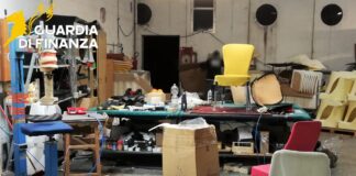 Fatture false per 50 milioni, frode nel “Triangolo della sedia”. GdF: 14 imprenditori cinesi denunciati. Sequestri per oltre 600mila euro Fatture false di imprenditori cinesi nel triangolo della sedia
