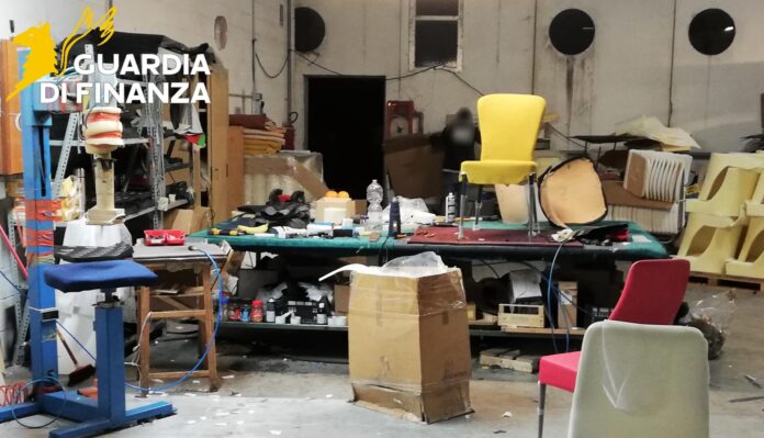 Fatture false di imprenditori cinesi nel triangolo della sedia Fatture false di imprenditori cinesi nel triangolo della sedia