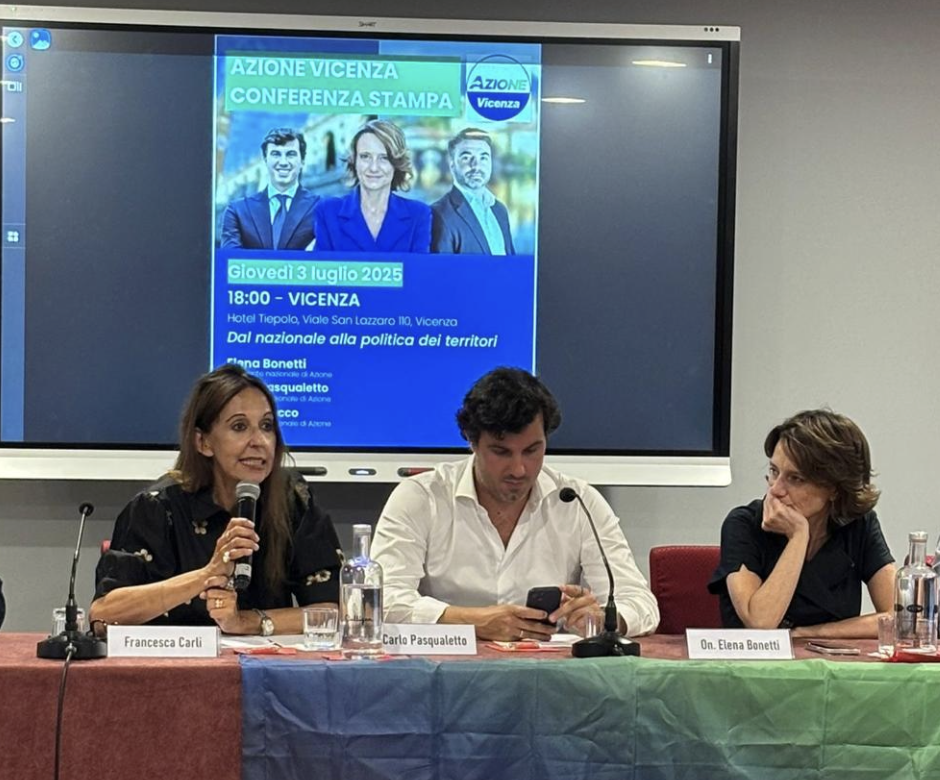 Francesca Carli illustra la sua mozione congressuale (alla sua sx Pasqualetto e Bonetti)
