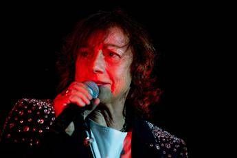 Gianna Nannini, frattura al braccio sul palco a Wiesbaden ma il tour non si ferma