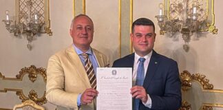 Conferita all’onorevole Erik Pretto l’onorificenza pontificia dell’Ordine del Santo Sepolcro Il prefetto di Vicenza Filippo Romano consegna all'on. Erik Pretto il diploma dell'onoreficenza pontificia dell’Ordine del Santo Sepolcro