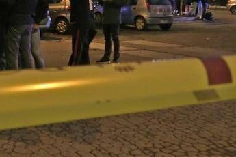 Incidente a Roma, scontro tra auto e moto su via Ostiense: un morto