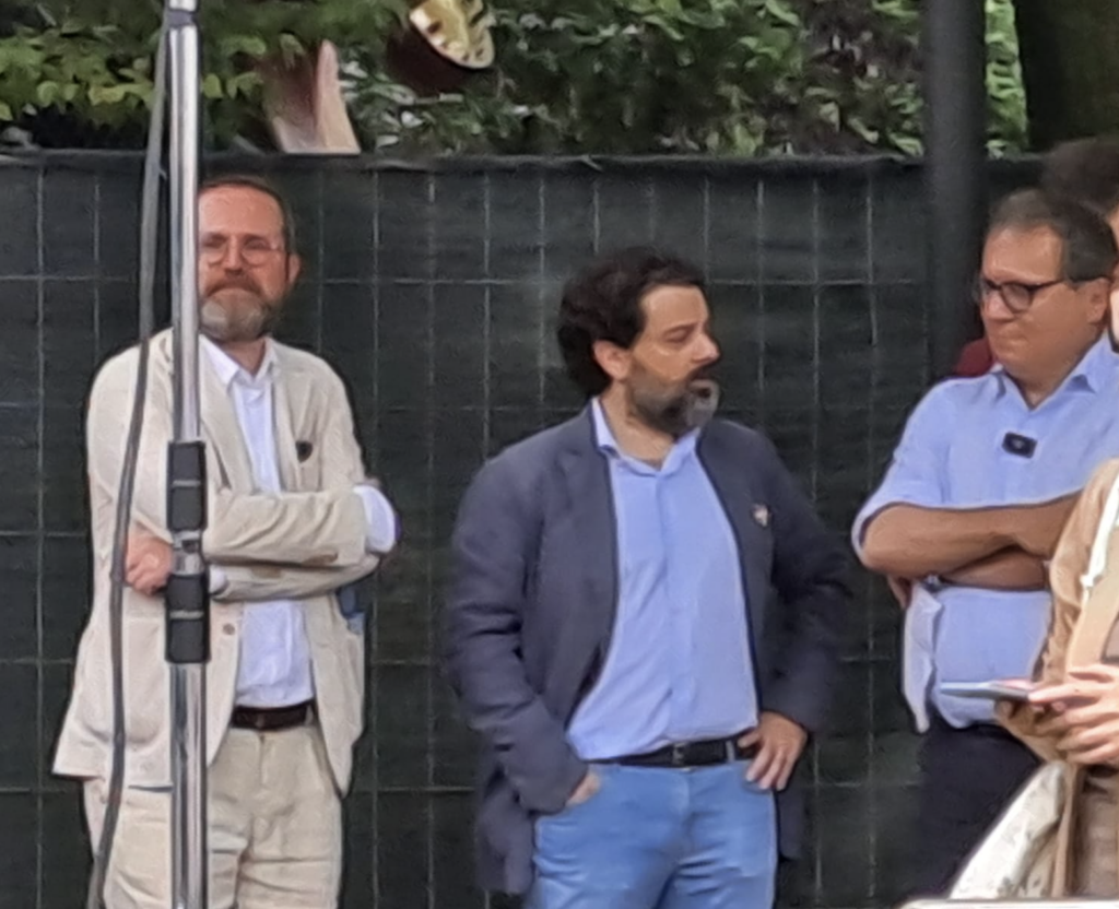 Jacopo Bulgarini d'Elci e e Matteo Bellomo, già spin doctor di Possamai Sindaco, nell'incontro del 26 luglio a Treviso anche di candidati vicentini con Giovanni Manildo per molti lettori "quotidiani" più noto come ... Alessio