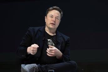 Messaggi estremisti di Grok, xAi di Musk si scusa: “Da ora solo risposte oneste”