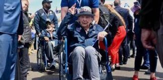 Morto a 102 anni Jake Larson, veterano del D-Day con 1,2 milioni di follower su TikTok