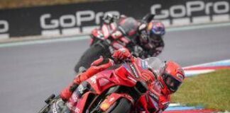 MotoGp, Marquez trionfa in Repubblica Ceca davanti a Bezzecchi. Delude Bagnaia