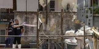 Napoli, 4 indagati per i 3 operai morti al Vomero: martedì l’autopsia