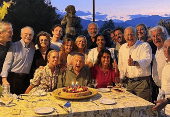 Renato Pozzetto compie 85 anni, il video della festa in famiglia con Massimo Boldi