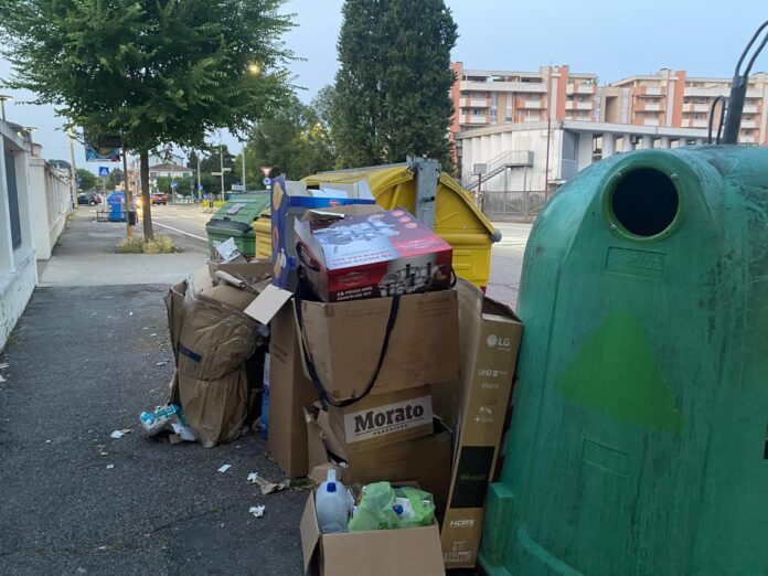 rifiuti abbandonati