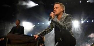 Robbie Williams e lo sfogo sulla malattia dei genitori: “Non sono pronto per questo”