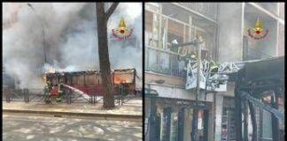 Roma, bus in fiamme sulla Prenestina: vetri rotti e facciata annerita