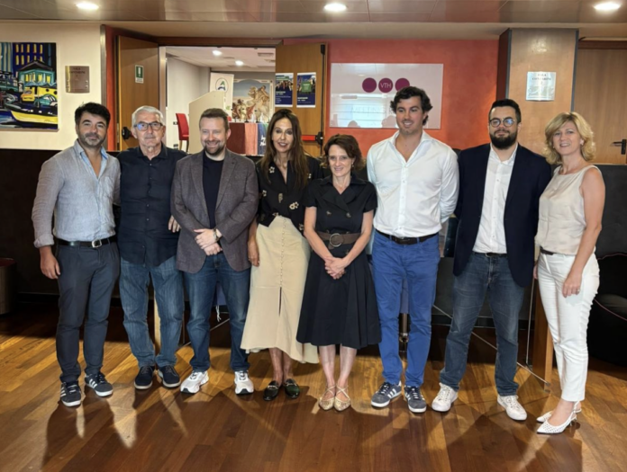 Azione Vicenza, da sx Nicolò Rocco, Giovanni Faverin, Matteo Bizzotto Montieni, Francesca Carli, Elena Bonetti, Carlo Pasqualetto, Andrea Corradin e Silvia Fattori Azione Vicenza, da sx Nicolò Rocco, Giovanni Faverin, Matteo Bizzotto Montieni, Francesca Carli, Elena Bonetti, Carlo Pasqualetto, Andrea Corradin e Silvia Fattori