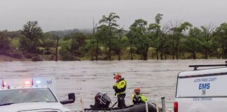 Alluvioni in Texas, il fiume esonda e travolge i campi estivi: 24 morti e almeno venti dispersi