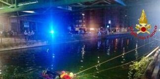 Tragedia a Corsico, finisce dentro al naviglio in auto: morto 24enne
