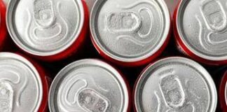 Trump dice di aver convinto Coca-Cola a usare zucchero canna al posto di sciroppo mais