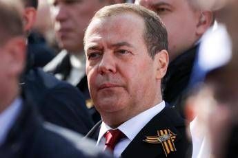 Trump e l’ultimatum a Putin sull’Ucraina, la replica di Medvedev: “Gioca, ma rischia guerra contro Usa”