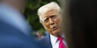 Trump nega di aver donato ‘scarabocchio’ a Epstein, ma in passato fu assiduo disegnatore