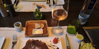 Turismo, al Gewandhaus Hotel Dresda carne stagionata al ristorante e cake-shop per dessert