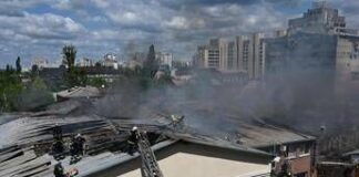 Ucraina, Russia non ferma le bombe: almeno 25 morti nei raid. Cremlino risponde a Trump