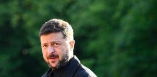 Ucraina, Zelensky firma legge che frena anticorruzione: migliaia protestano in piazza