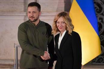 Ucraina, oggi a Roma la conferenza per la ricostruzione. Raid russo su Kiev: 2 morti