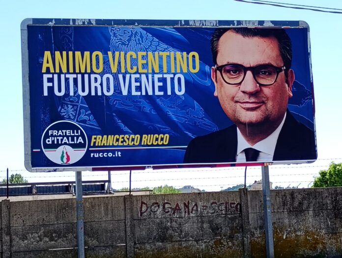 Uno dei manifesti murali per Francesco Rucco che da Vicenza punta al Veneto per le elezioni regionali 2025 Uno dei manifesti murali per Francesco Rucco che da Vicenza punta al Veneto per le elezioni regionali 2025