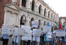 Farmacisti privati del Veneto in sciopero il 6 novembre, Cgil Cisl Uil: “Serve un contratto che riconosca la dignità del lavoro” farmacisti protestano a Vicenza per il ccnl
