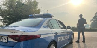 Vicenza, lite per questione di viabilità degenera in rissa con calci e pugni: interviene la polizia. Denunciato 25enne romeno lite per viabilità degenera in rissa interviene polizia