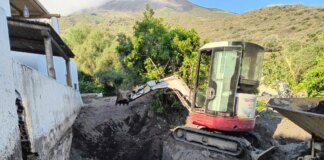 A Stromboli via ai lavori di rimozione di massi e fango dei torrenti dopo i nubifragi