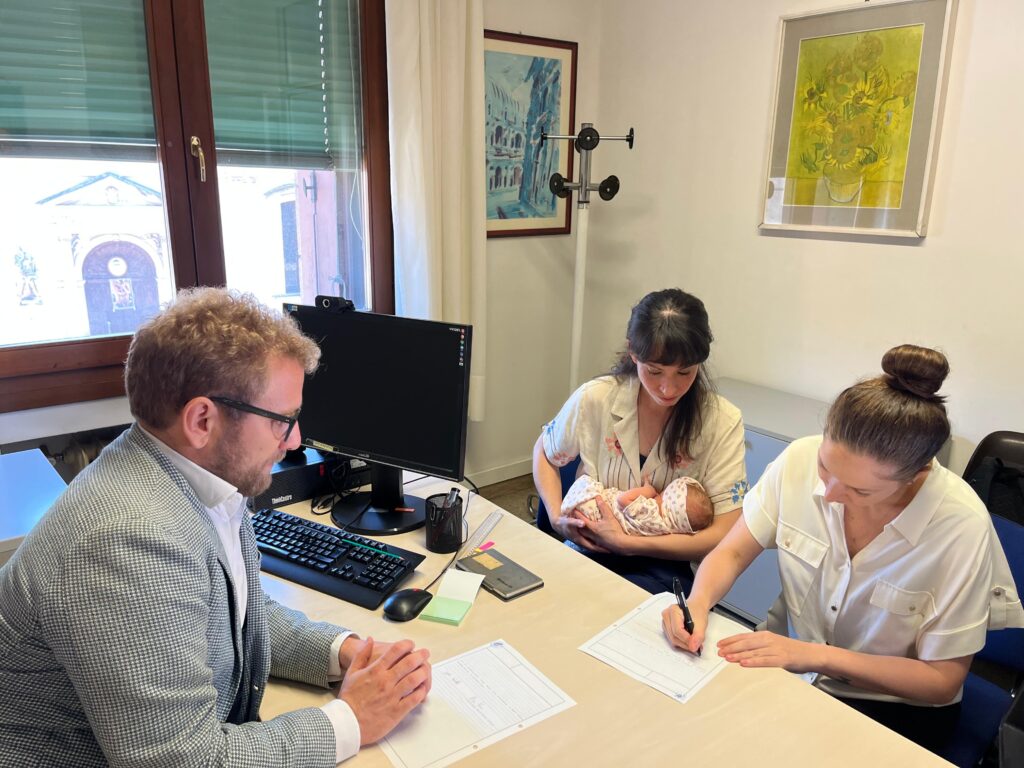 registrazione anagrafe neonata figlia di 2 donne